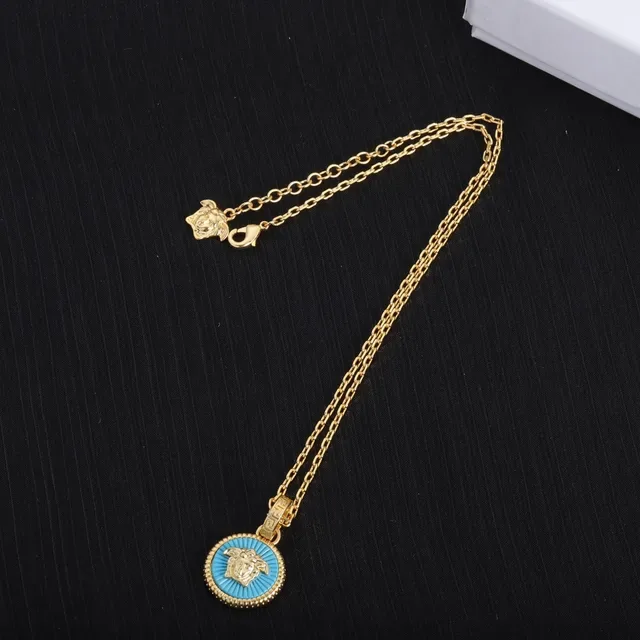 قلادة Versace Medusa ذهبية سلسلة زرقاء دائرية 4