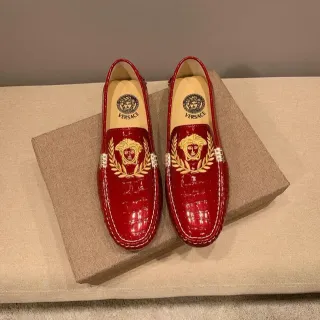 Versace Medusa Mocassin Cuir Verni Embossage Crocodile Rouge Or Couture Contraste Blanche