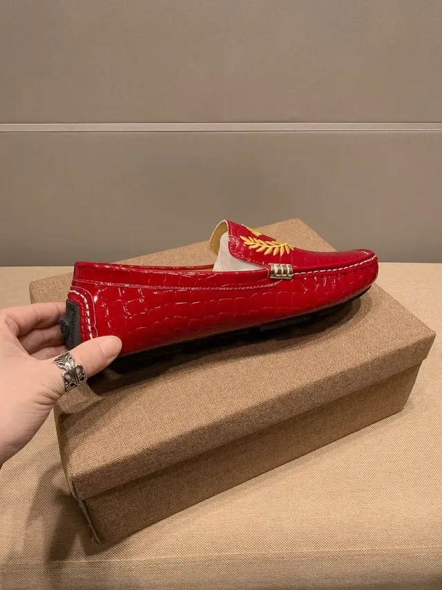 Versace Medusa Red Gold Patent Croc-Embossed Leather White Contrast Stitching Loafer 9