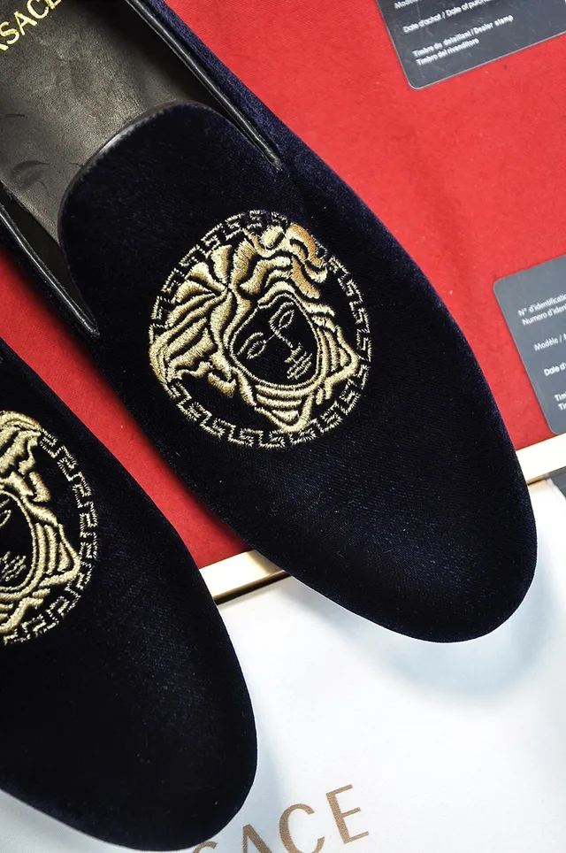 Versace Azul Marino Dorado Terciopelo Superior Bordado Cabeza de Medusa Mocasín 2