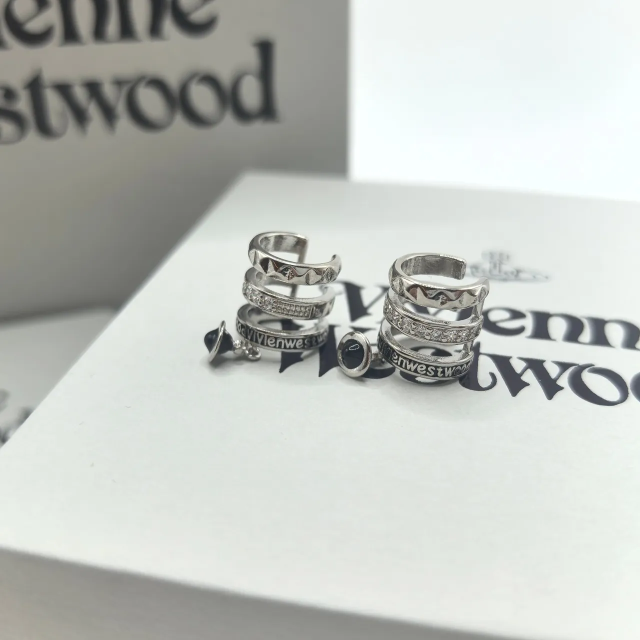 Vivienne Westwood সোনা রুপা গোল নকশা নকশিত ব্যান্ড রিং 4
