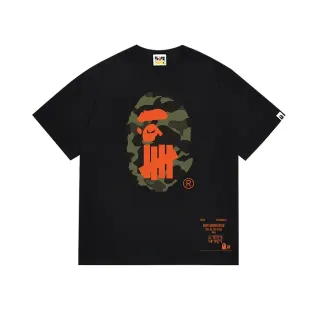 A Bathing Ape BAPE x UNDEFEATED تيشيرت تمويه بطباعة جرافيك أسود وبرتقالي
