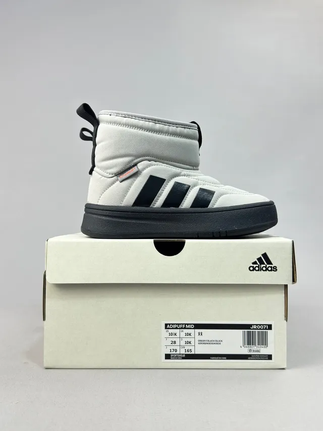 Adidas Botas de nieve beige y negro con forro acolchado y acolchado superior de altura de tobillo 6
