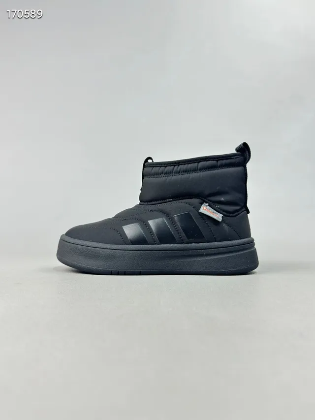 Adidas Botas de nieve beige y negro con forro acolchado y acolchado superior de altura de tobillo 7