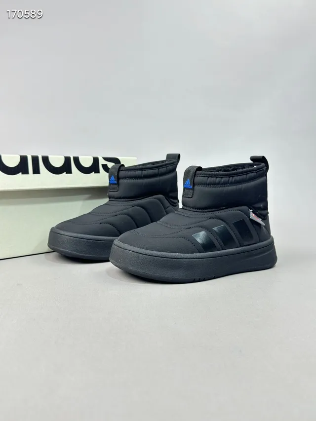 Adidas Botas de nieve beige y negro con forro acolchado y acolchado superior de altura de tobillo 12