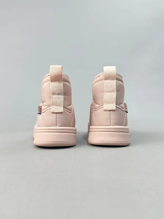 Adidas Botas de nieve beige y negro con forro acolchado y acolchado superior de altura de tobillo 18