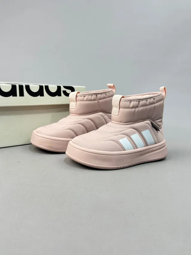 Adidas Botas de nieve beige y negro con forro acolchado y acolchado superior de altura de tobillo 19