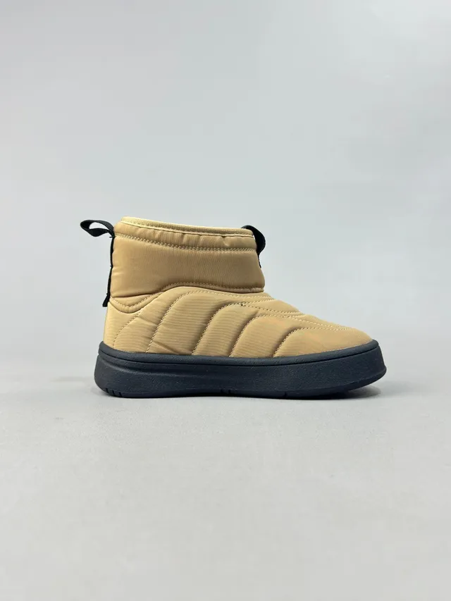 Adidas Botas de nieve beige y negro con forro acolchado y acolchado superior de altura de tobillo 23