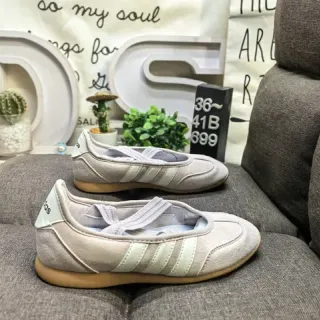 Adidas 米色白色无带三条纹侧边生活方式运动鞋