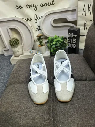 Adidas Beige White Laceless Slip-On Three-Stripe Side Panel Lifestyle Sneakers 10