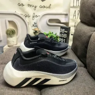أديداس حذاء أسلوب حياة أسود أبيض مع upper من الخياطة، midsole sculpt، lifestyle sneakers