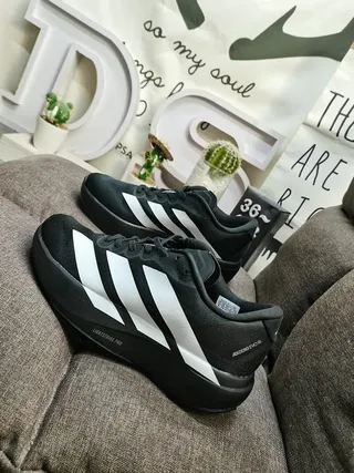 Adidas Sneakers Lifestyle Noires et Blanches à Encolure Basse en Mesh 7