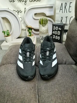 Adidas Sneakers Lifestyle Noires et Blanches à Encolure Basse en Mesh 10