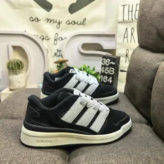 Adidas سنيكرز أسود أبيض منخفض مع كولار مبطن نمط حياة