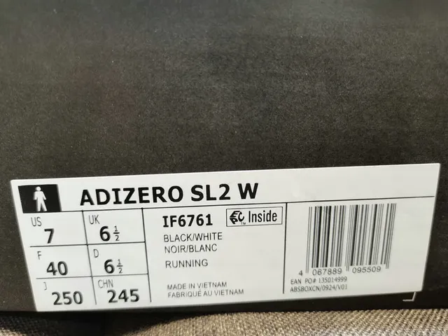 Adidas Chaussures de course noires blanches avec upper en maille et panneau latéral à trois rayures 2