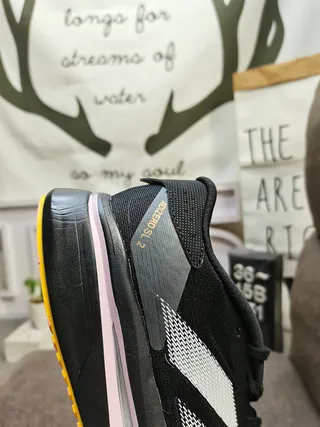 Adidas Chaussures de course noires blanches avec upper en maille et panneau latéral à trois rayures 3