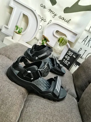 Adidas Preto Branco Multi-Strap Fecho Ajustável Base Texturizada EVA Sandálias Casuais 9