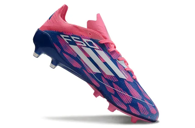 Adidas Zapatillas de fútbol azul rosa de bajo corte con upper sintético tacos cónicos moldados para terreno firme 2