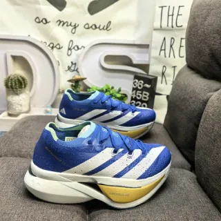 Adidas Tênis de corrida azul branco com upper de knit engineered, painel lateral com três listras