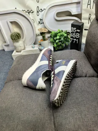 Adidas Tênis Lifestyle Retro Runner marrom bege com upper de camurça e textil 6