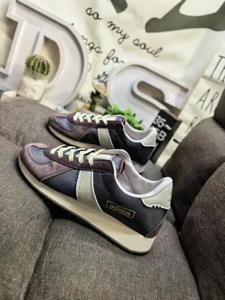 Adidas Tênis Lifestyle Retro Runner marrom bege com upper de camurça e textil 7