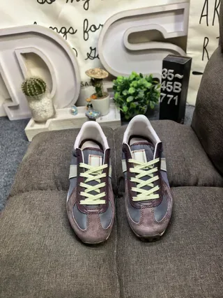 Adidas Tênis Lifestyle Retro Runner marrom bege com upper de camurça e textil 10