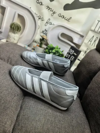 Adidas Rose Bourgogne Cuir matelassé Tige Panneau latéral à trois rayures Chaussures Mary Jane 7