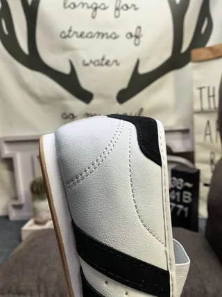 Adidas Rose Bourgogne Cuir matelassé Tige Panneau latéral à trois rayures Chaussures Mary Jane 13