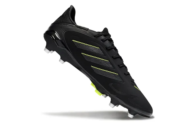 Adidas Copa أسود نقي ونيون لايم أحذية كرة قدم للأرض الصلبة 2