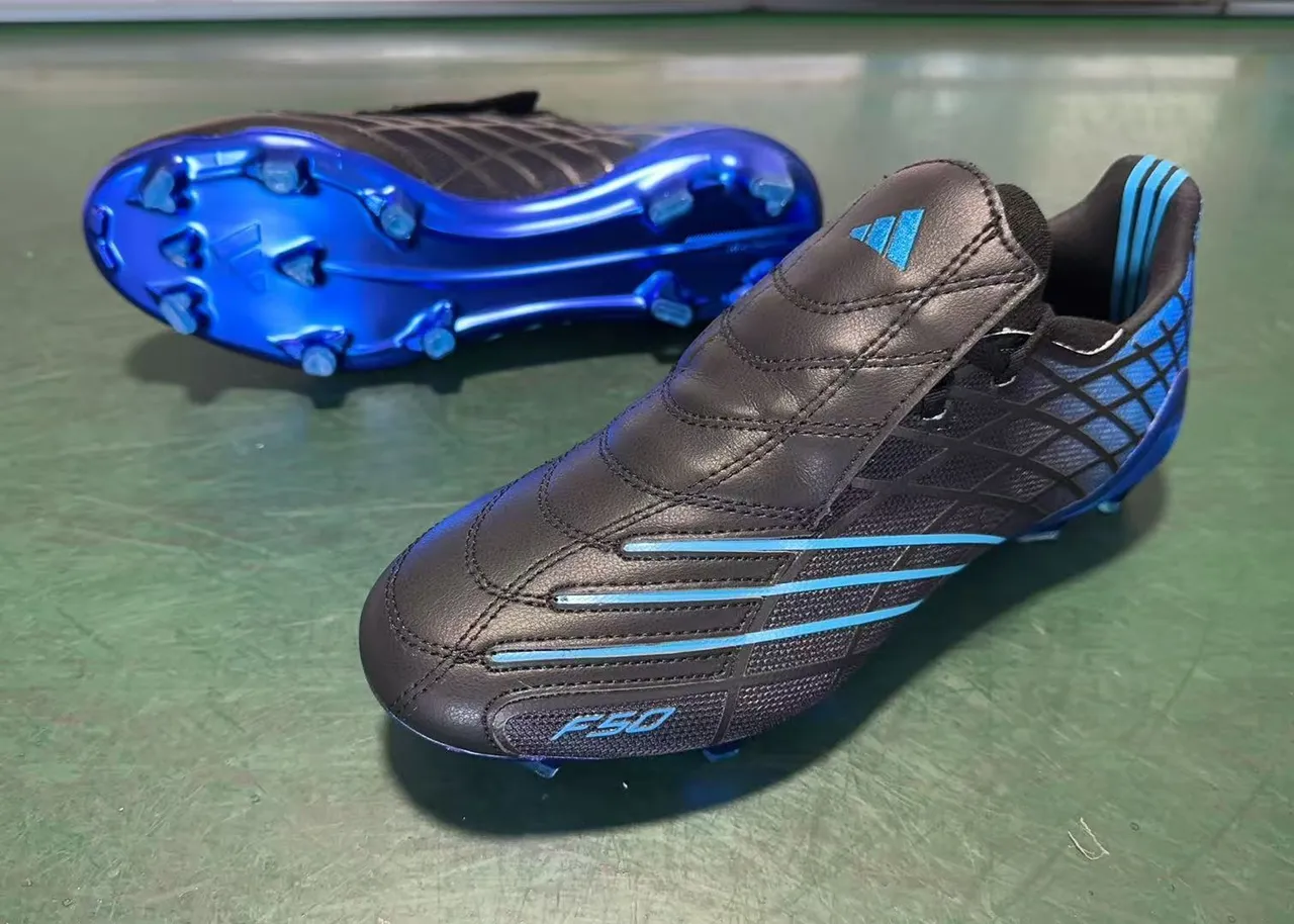 Adidas F50 Noir Bleu Sans Lacets Fermeture Sangle Haut Synthétique Texturé Terrain Ferme Chaussures de Football 11