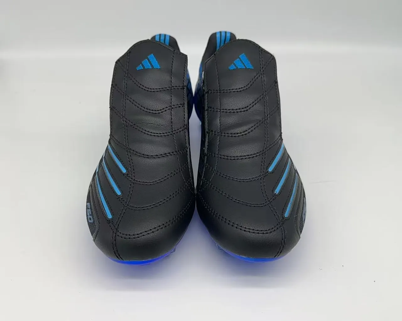 Adidas F50 Noir Bleu Sans Lacets Fermeture Sangle Haut Synthétique Texturé Terrain Ferme Chaussures de Football 19