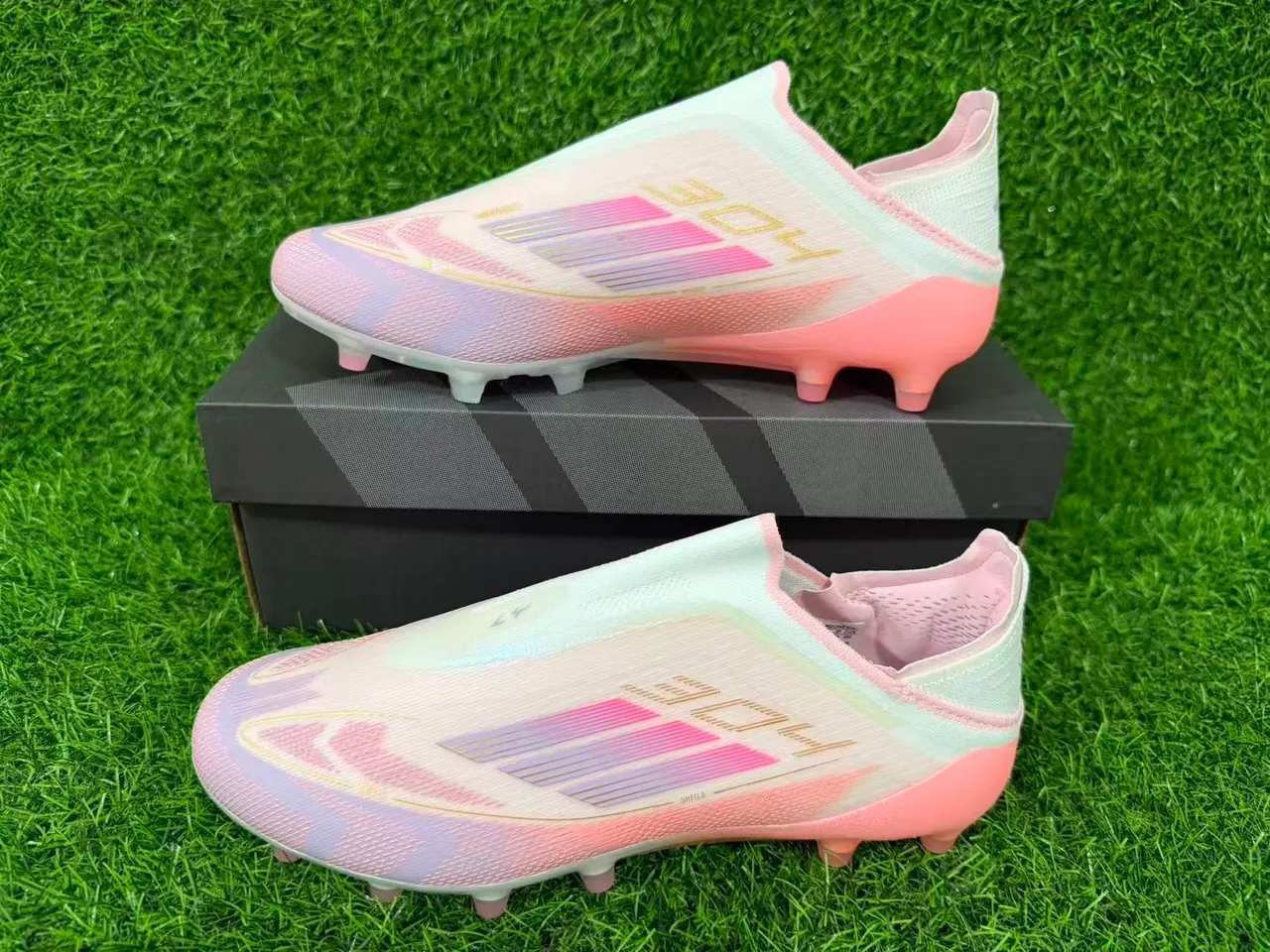 Adidas F50 Sapatos de futebol rosa transparente sem cadarços com ajuste de meia parte superior translúcida sola com gradiente superfície firme 9