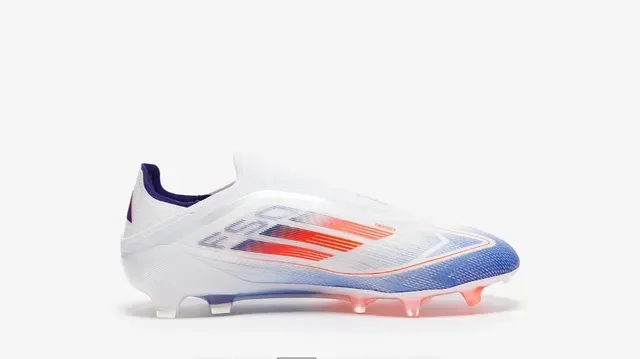 Adidas F50 सफेद नीला सॉक फिट कॉलर ग्रेडिएंट स्ट्राइप ओवरले फर्म ग्राउंड फुटबॉल जूते 12