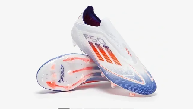 Adidas F50 सफेद नीला सॉक फिट कॉलर ग्रेडिएंट स्ट्राइप ओवरले फर्म ग्राउंड फुटबॉल जूते 14