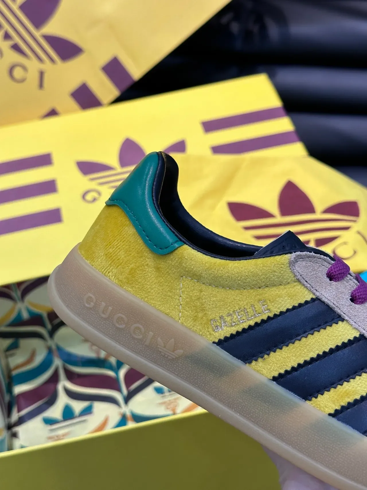 Adidas Gazelle amarillo negro magenta verde zapatillas lifestyle 2