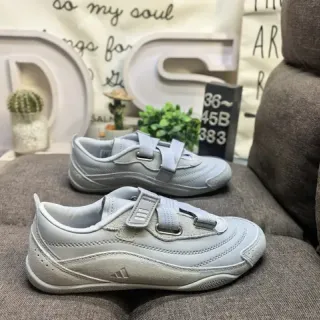 Adidas Chaussures Lifestyle Gris Beige Sans Lacets Fermeture Double Sangle Empeigne Moldée Monochrome