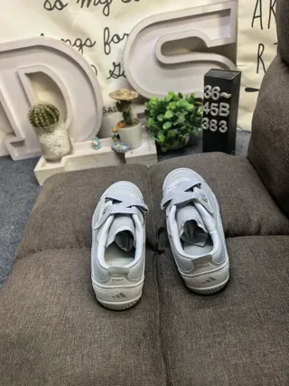 Adidas Gris Beige Sin Cordones Cierre de Doble Correa Parte Superior Moldeada Monocromática Zapatillas Lifestyle 8