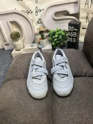 Adidas Gris Beige Sin Cordones Cierre de Doble Correa Parte Superior Moldeada Monocromática Zapatillas Lifestyle 10