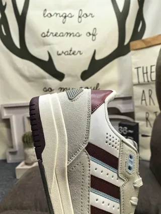 Adidas ধূসর কালো লো-টপ লেয়ার্ড ওভারলে লাইফস্টাইল স্নিকার 3