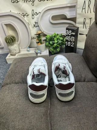 Adidas ধূসর কালো লো-টপ লেয়ার্ড ওভারলে লাইফস্টাইল স্নিকার 8