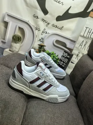 Adidas ধূসর কালো লো-টপ লেয়ার্ড ওভারলে লাইফস্টাইল স্নিকার 9