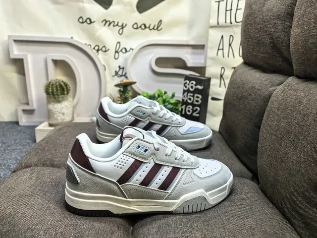 Adidas ধূসর কালো লো-টপ লেয়ার্ড ওভারলে লাইফস্টাইল স্নিকার 11