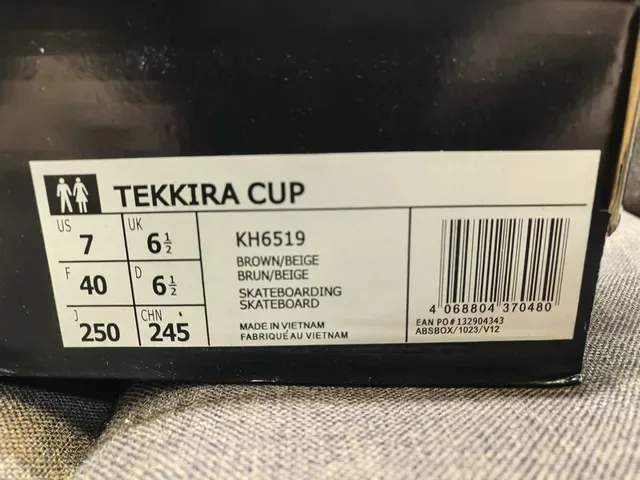 Adidas ধূসর কালো লো-টপ লেয়ার্ড ওভারলে লাইফস্টাইল স্নিকার 12