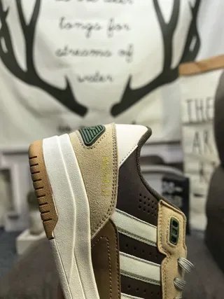 Adidas ধূসর কালো লো-টপ লেয়ার্ড ওভারলে লাইফস্টাইল স্নিকার 13