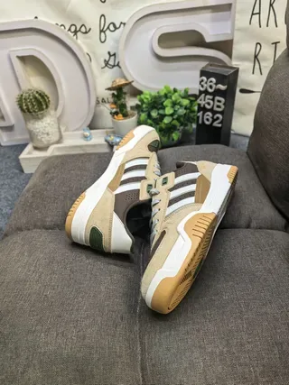 Adidas ধূসর কালো লো-টপ লেয়ার্ড ওভারলে লাইফস্টাইল স্নিকার 16
