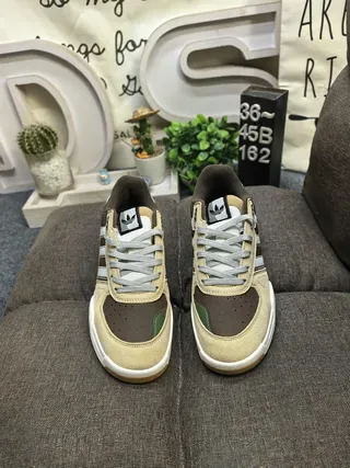 Adidas ধূসর কালো লো-টপ লেয়ার্ড ওভারলে লাইফস্টাইল স্নিকার 20