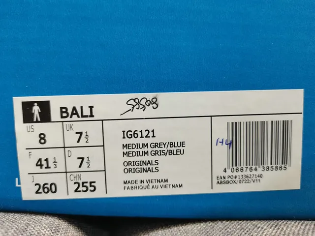 Adidas Chaussures Lifestyle Gris Noir Low-Top à Tige Texturée en Daim 2