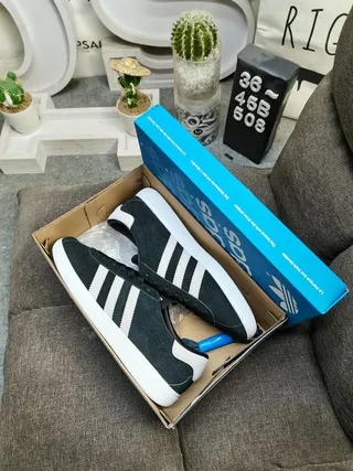 Adidas Chaussures Lifestyle Gris Noir Low-Top à Tige Texturée en Daim 23