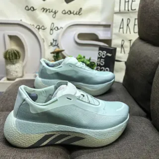 Adidas أحذية أسلوب حياة خضراء سوداء مع أعلى تريكو وميدسول منحور