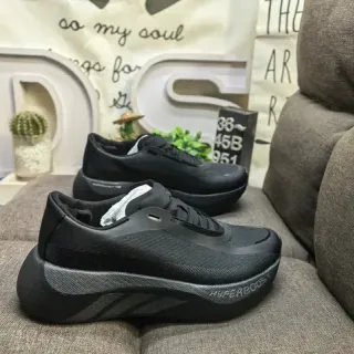 Adidas Hyperboost Black أحذية رياضية للأسلوب الحياة